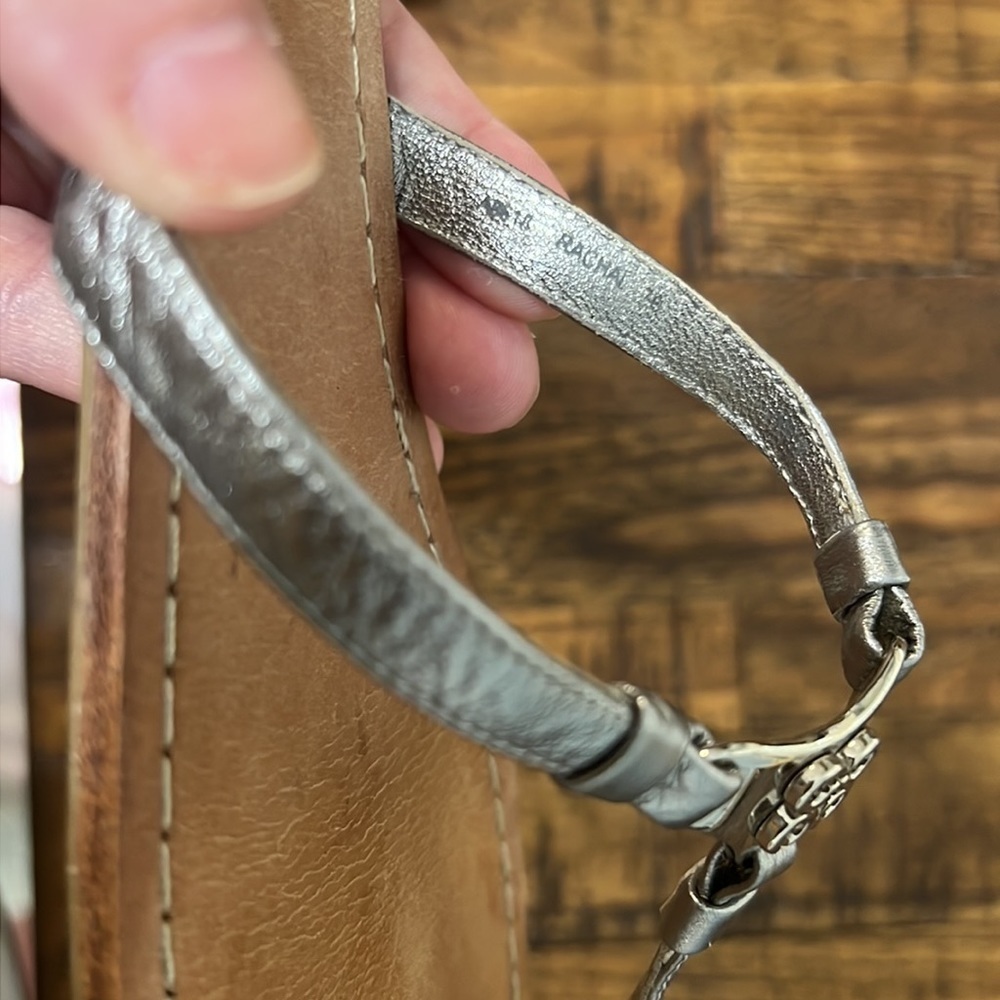 Coach Rachal Sandals thong style silver leather with metal silver coach logo. 7 - Picture 8 of 10